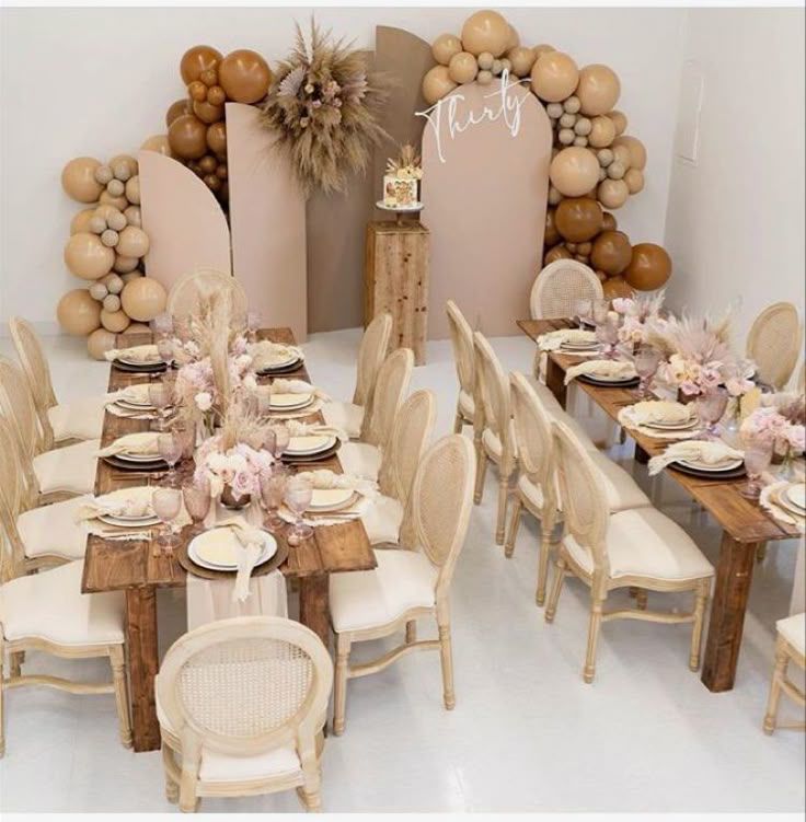 Rent Wood Arched Background Stand | Soporte de fondo arqueado de madera